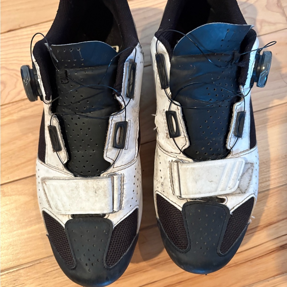 Giro Black and White Cycling Shoes with pedals
